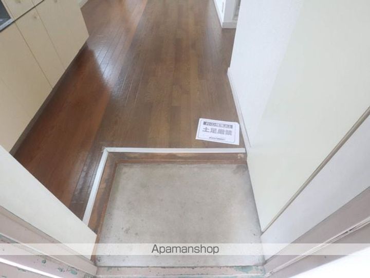 ロワール石川橋302の玄関