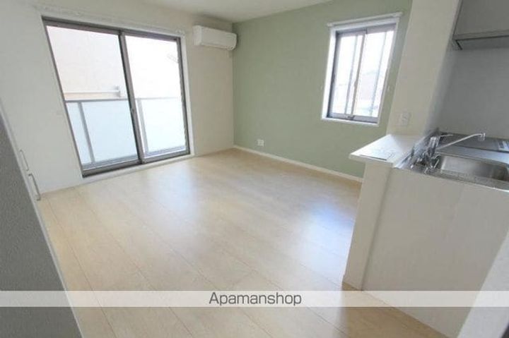 香川県高松市亀井町の賃貸マンションの居間