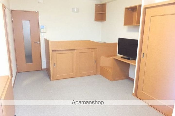 レオパレスサンシャイン 千代田205の居間