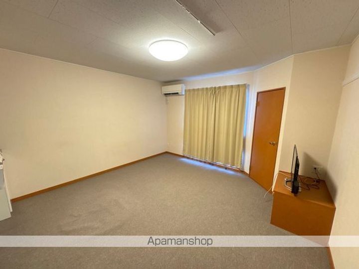 レオパレスKOMOTO足利の居間