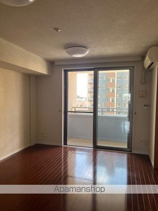 サンデュエル鶴岡駅前405の居間