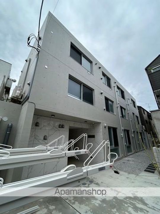 東京都中野区松が丘1丁目の賃貸マンションの外観