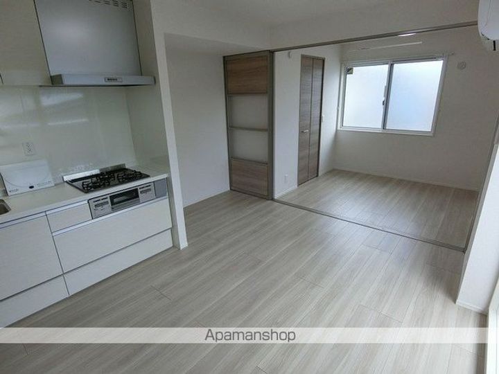 シャトル古市の内装