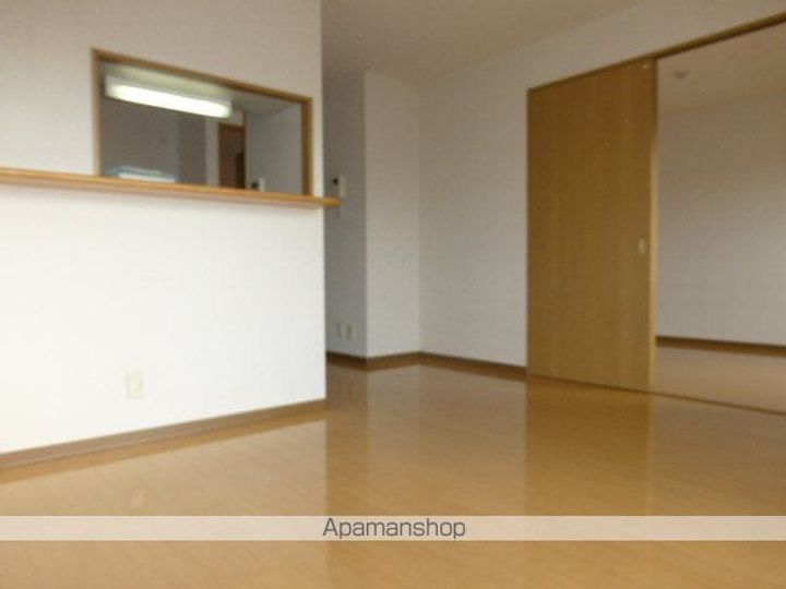 滋賀県大津市瀬田5丁目の賃貸マンションの居間