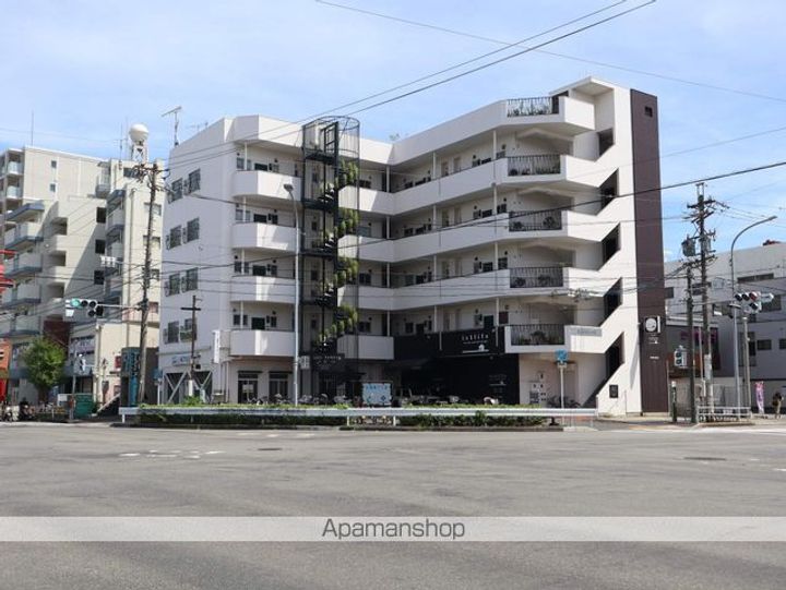 セントラル川名の外観