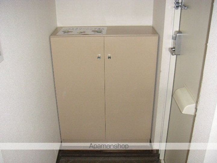 ニューパークA棟102の玄関