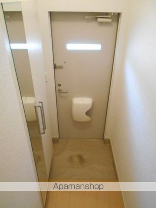 愛媛県新居浜市多喜浜1丁目の賃貸アパートの玄関