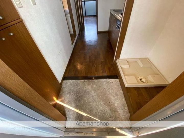 香川県高松市屋島西町の賃貸アパートの玄関