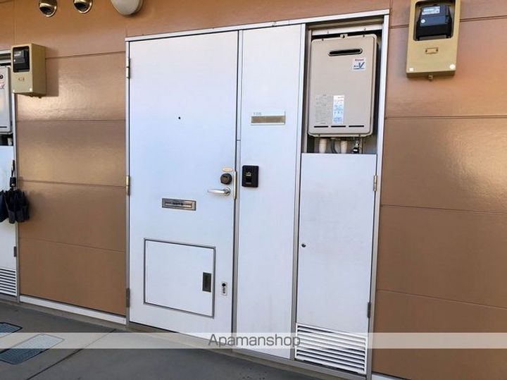 レオパレスHSB見沼の玄関