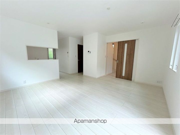 神奈川県横浜市戸塚区上倉田町(一戸建)の賃貸物件の居間