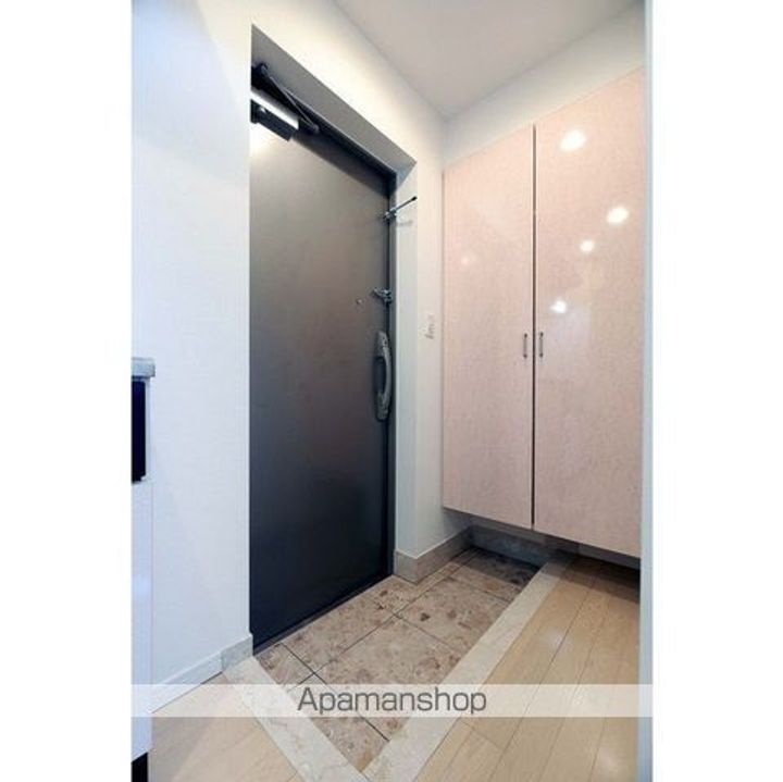 レキシントン・スクエア曙橋の玄関