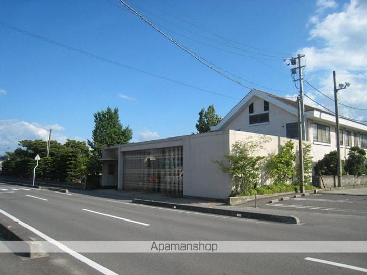 コーポラスオザワの周辺