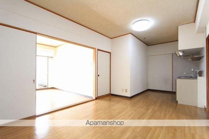 香川県高松市茜町の賃貸マンションの居間
