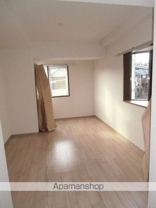 神奈川県川崎市宮前区犬蔵1丁目の賃貸マンションの居間