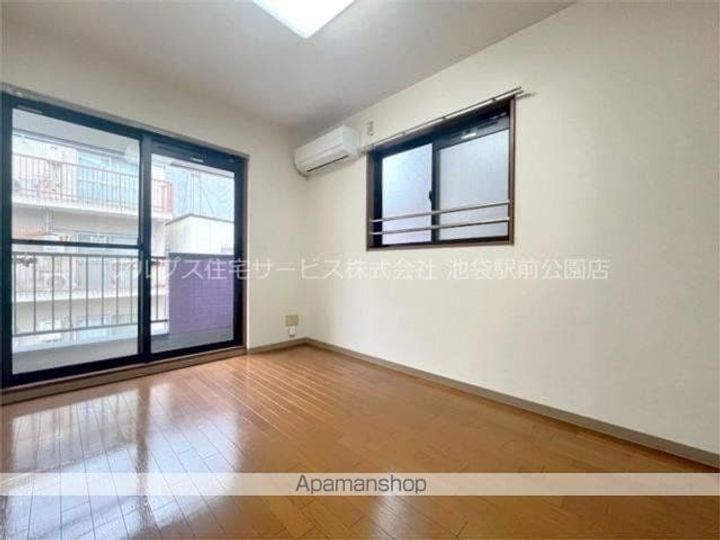 パレス内田7号館401の居間