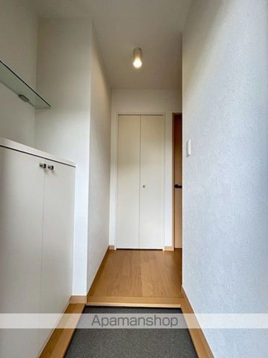 神奈川県横浜市都筑区中川7丁目の賃貸アパートの玄関