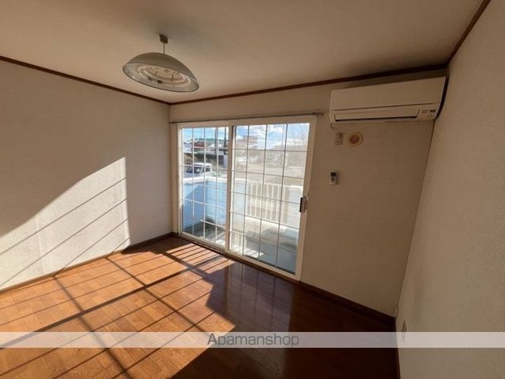 サンポエムC棟102の居間