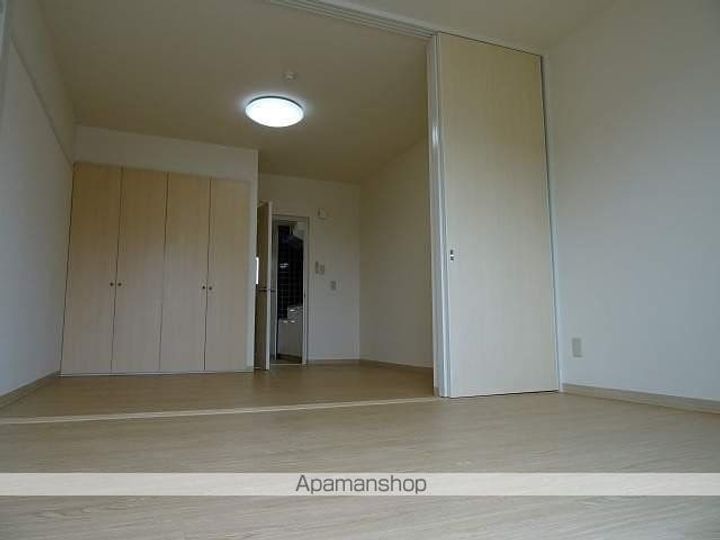 イーグルハイツ萩野町の居間