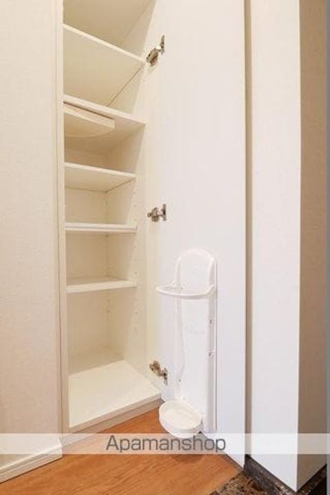 東京都新宿区北新宿1丁目の賃貸マンションの内装