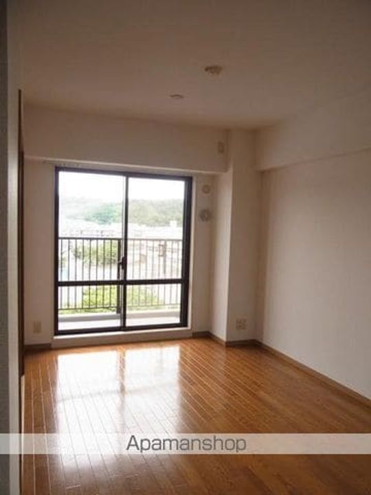 ガーデンシティ金沢文庫の居間