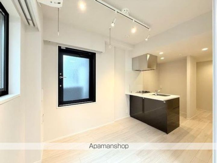 東京都中野区中野1丁目の賃貸マンションの居間