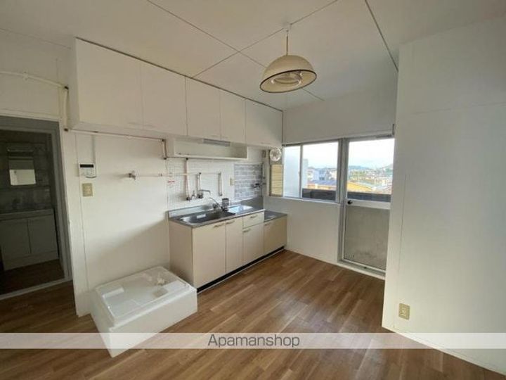 香川県高松市元山町の賃貸マンションの居間