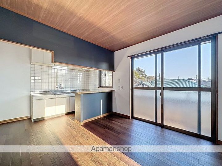 愛知県半田市雁宿町3丁目の賃貸マンション202の居間