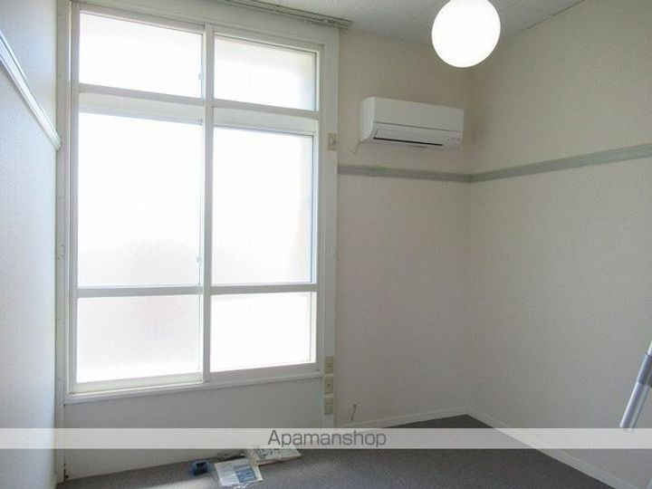 岩手県滝沢市室小路の賃貸アパートの居間