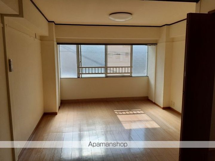 おおのビル南館の居間
