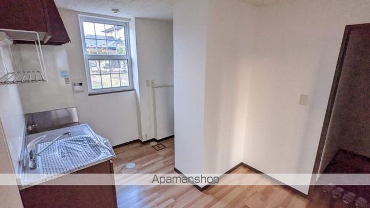 メンバーズタウン末広A101の居間