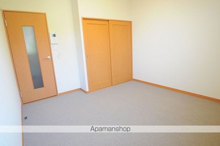 レオパレス拓亀島202の居間