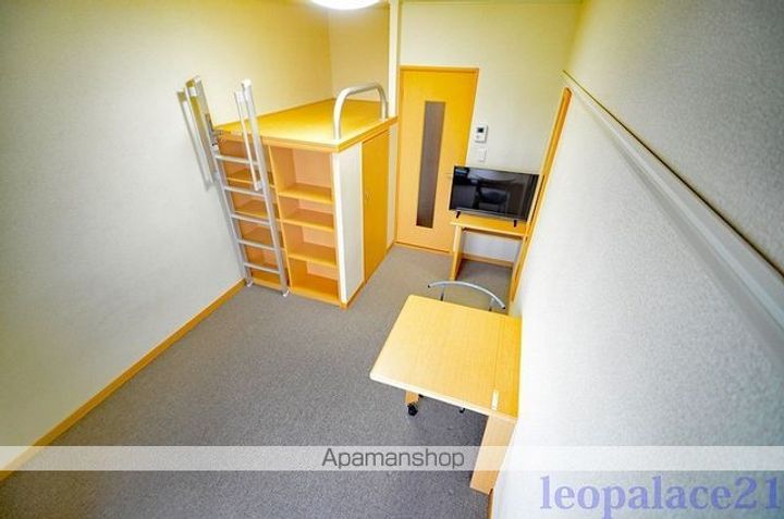 レオパレス和白駅前の玄関