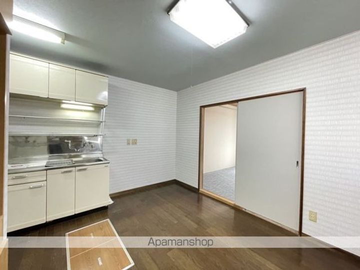 日乃出町10番1棟3戸(ヒノデチョウジュウバンヒトムネサンコ)1-2の内装