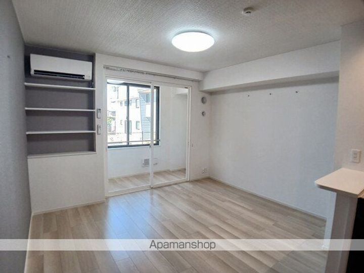 フルール・ド・ヴィオレットの居間