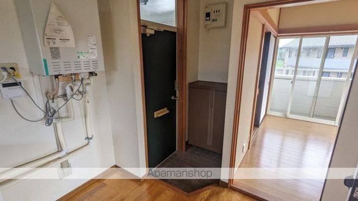 グリーンハイツ202の玄関