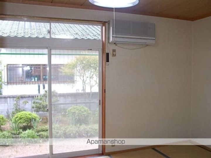 アーバンライフキダ202の居間