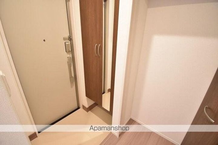 ユニヴェールⅡ A棟A102の玄関