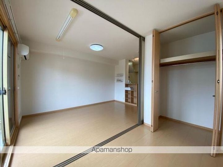 香川県高松市松縄町の賃貸アパートの内装