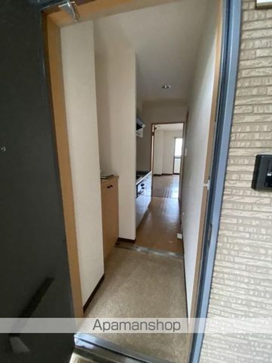 香川県高松市栗林町3丁目の賃貸アパートの玄関