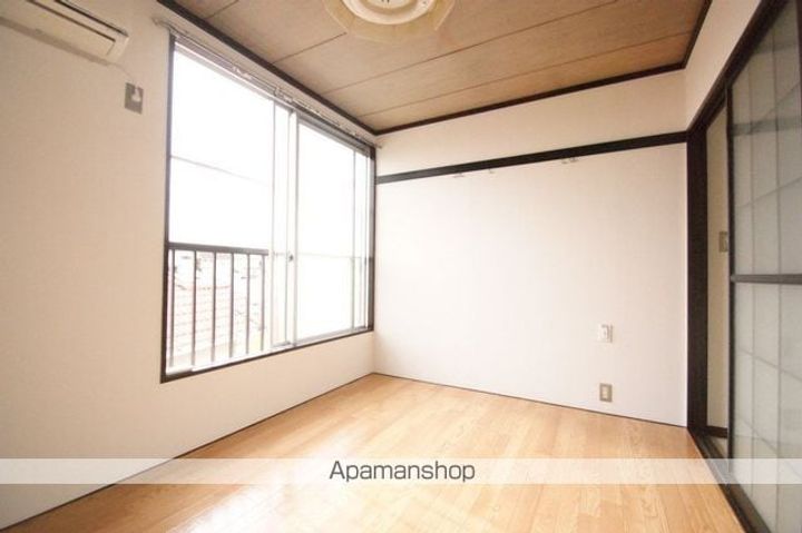 宮山ハイツの居間