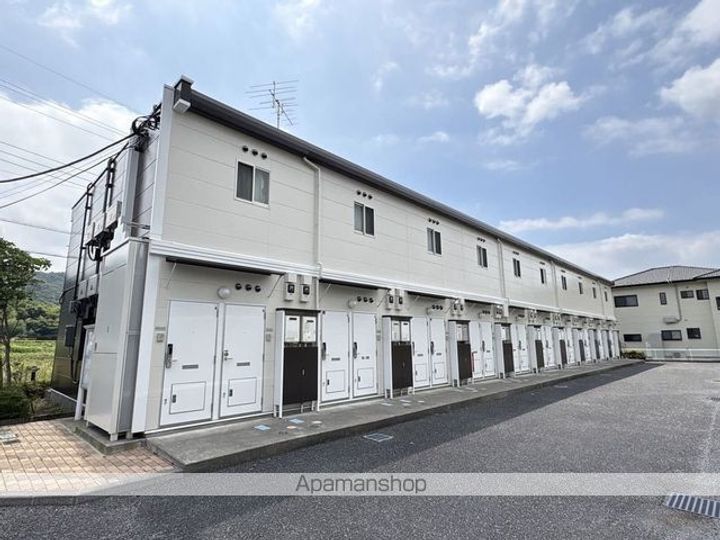 レオパレスラポールの外観