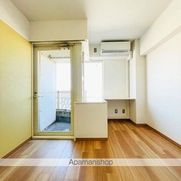 東京都八王子市北野町の賃貸マンションの居間