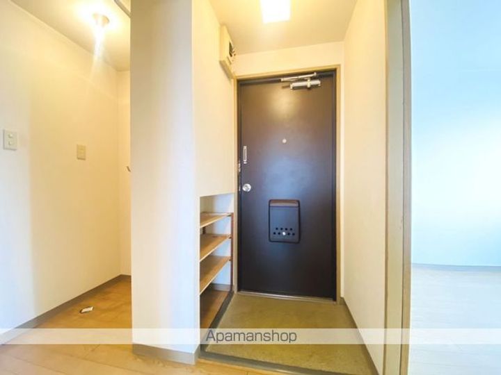 コートハウス的場702の玄関