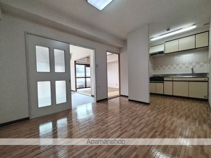 アルテール左入の居間