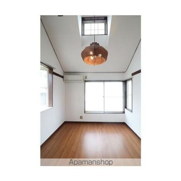 フラットタキザワB号棟の居間