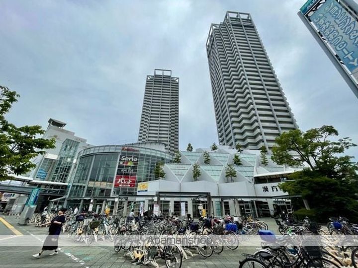 アルザタワーズ ブルータワーの外観