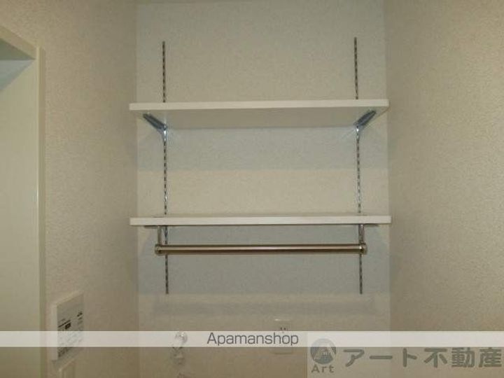 愛媛県東温市志津川南4丁目の賃貸アパートの内装