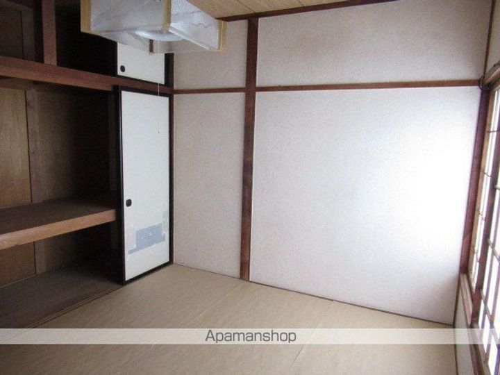 すみれ荘ヘ号の内装