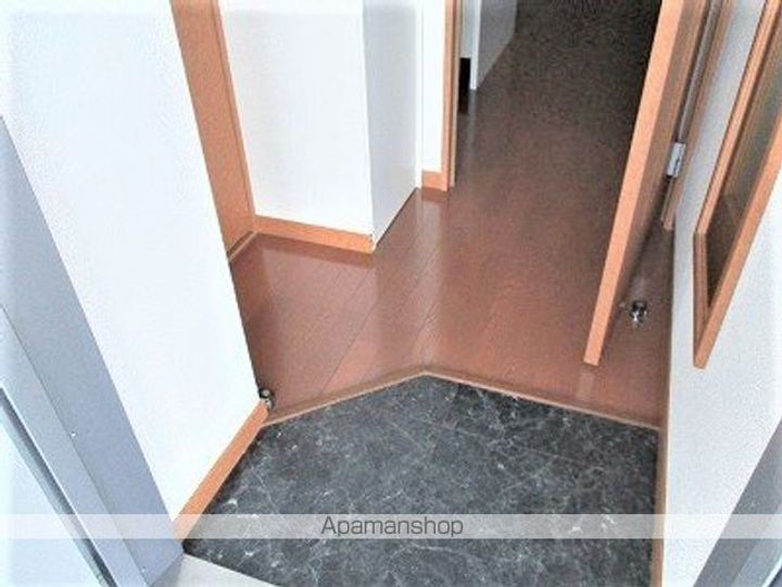 レオパレスケリュスBの玄関