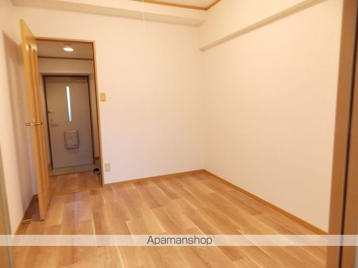 愛知県小牧市堀の内5丁目の賃貸マンションの内装